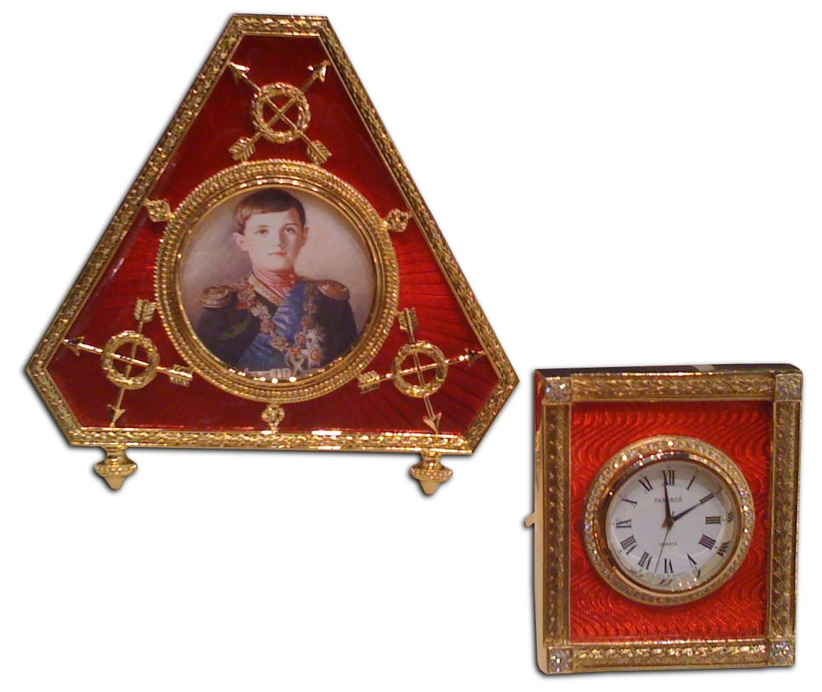 Часы квадратные с эмалью красные FABERGE