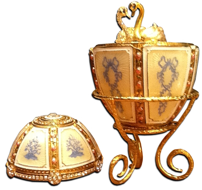 Яйцо "10 панелей с лебедем" FABERGE