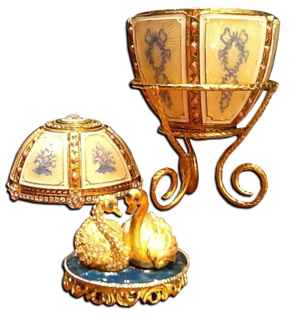 Яйцо "10 панелей с лебедем" FABERGE