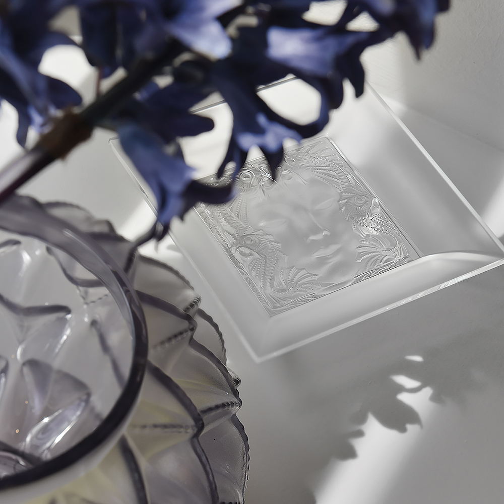 Декоративное блюдо "Masque De Femme" среднее Lalique
