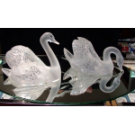 Два лебедя на зеркале Lalique