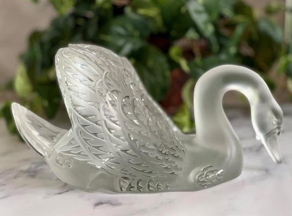 Статуэтка "Лебедь" с головой вниз прозрачный Lalique