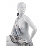 Статуэтка "Девушка с шалью" Lladro
