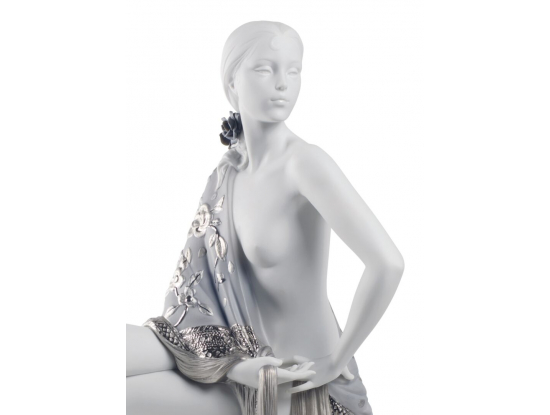 Статуэтка "Девушка с шалью" Lladro
