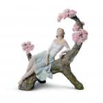 Статуэтка "Сладкий аромат юности" Lladro