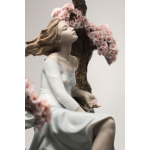 Статуэтка "Сладкий аромат юности" Lladro