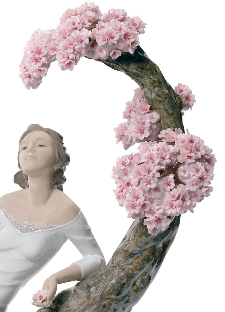 Статуэтка "Сладкий аромат юности" Lladro