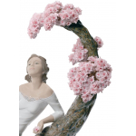 Статуэтка "Сладкий аромат юности" Lladro