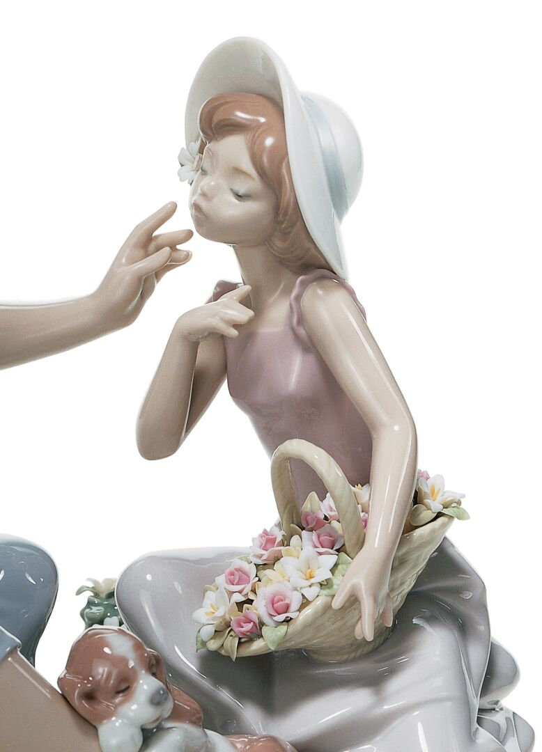 Статуэтка "Хороша, как цветок" Lladro