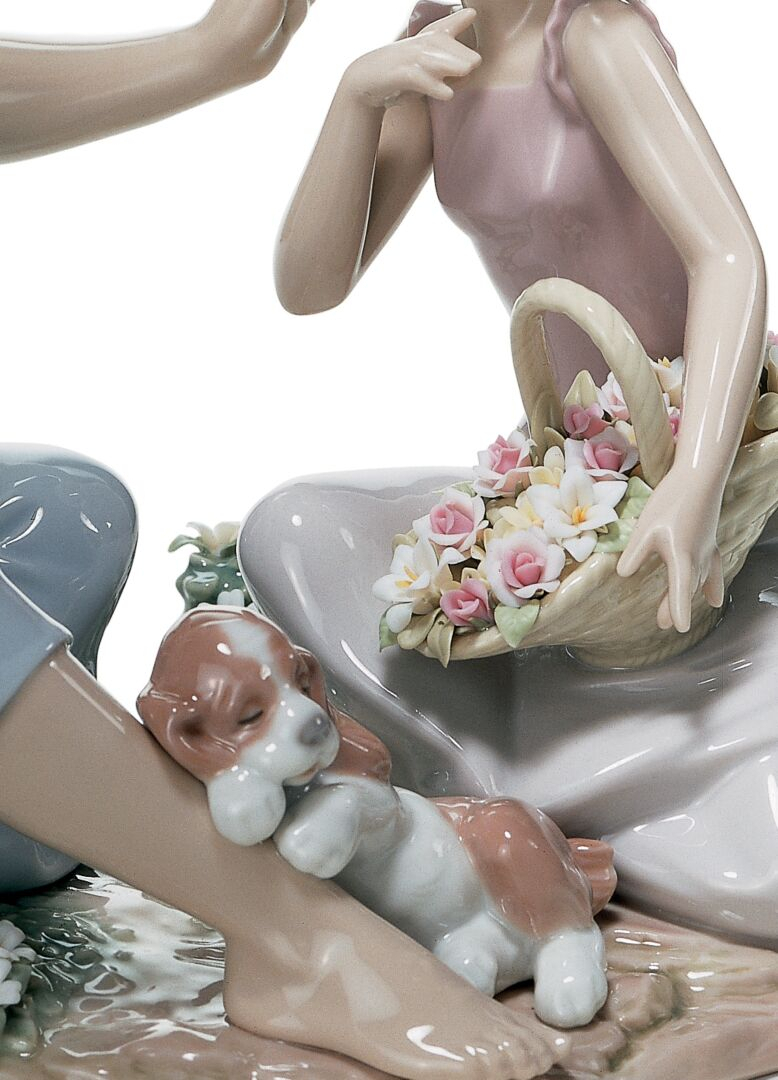 Статуэтка "Хороша, как цветок" Lladro