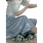 Статуэтка "Хороша, как цветок" Lladro