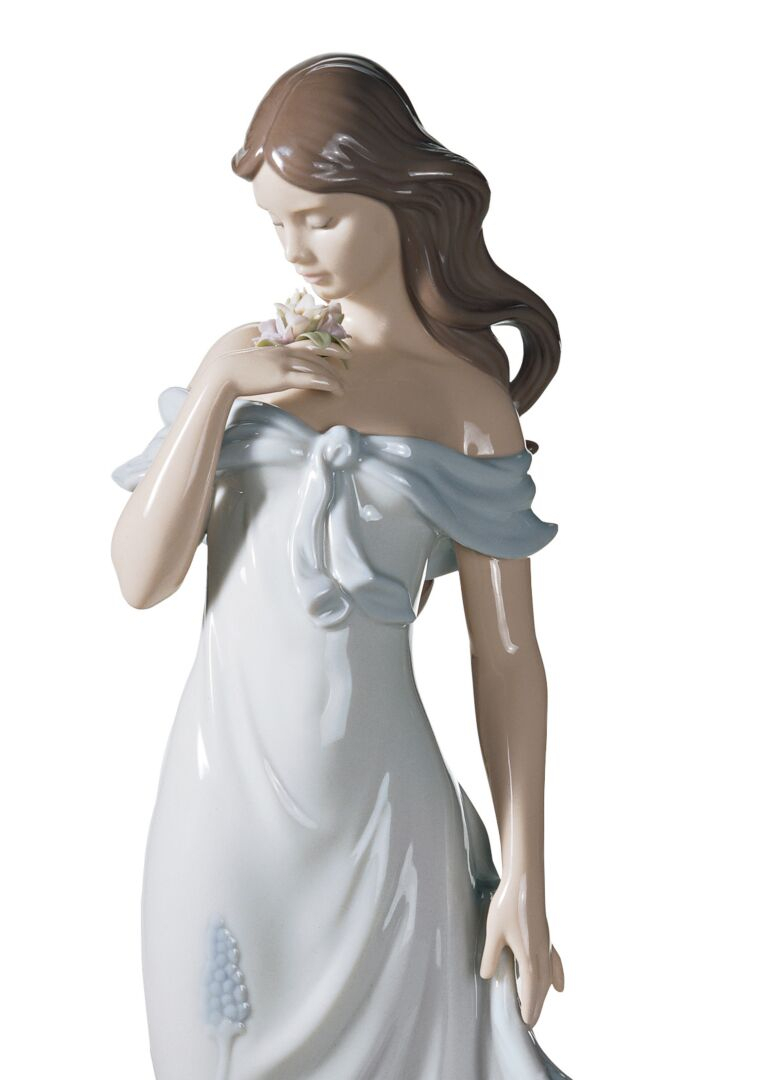 Статуэтка "Цветочный шепот" Lladro