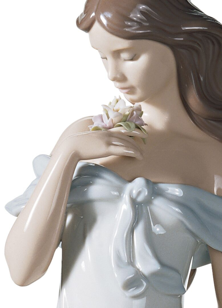 Статуэтка "Цветочный шепот" Lladro