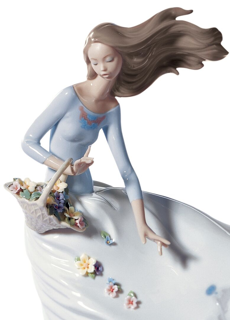 Статуэтка "Лепестки на ветру" Lladro