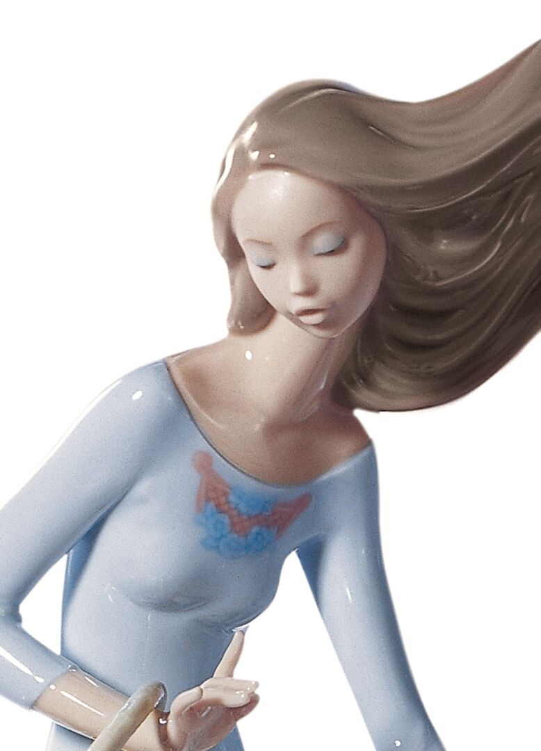 Статуэтка "Лепестки на ветру" Lladro
