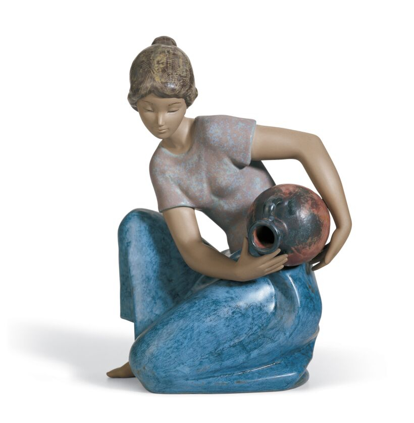 Статуэтка "Молодая девушка с кувшином" Lladro