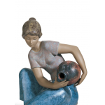 Статуэтка "Молодая девушка с кувшином" Lladro
