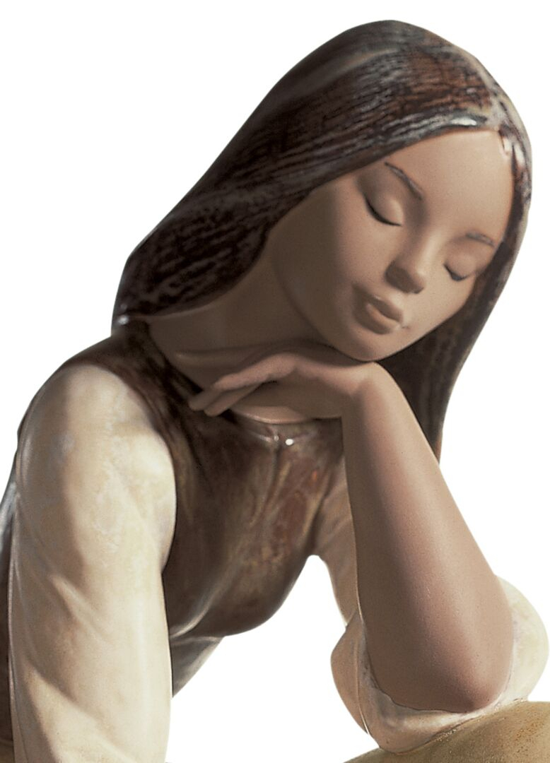 Статуэтка "Девушка с кувшином" Lladro
