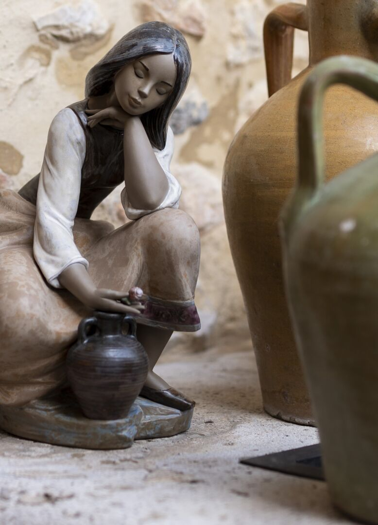 Статуэтка "Девушка с кувшином" Lladro