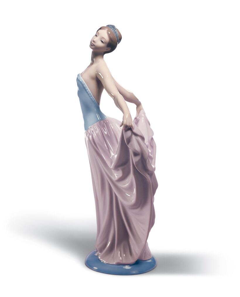 Статуэтка "Танцовщица на репетиции" Lladro