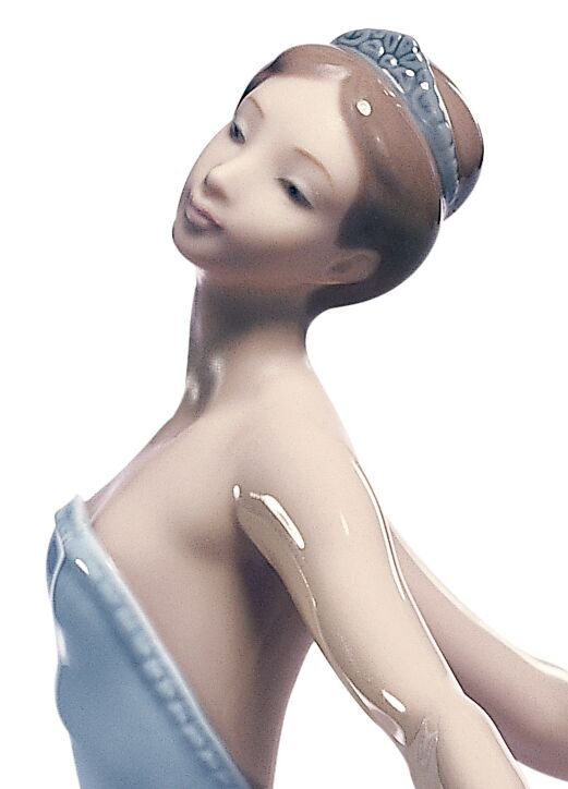 Статуэтка "Танцовщица на репетиции" Lladro