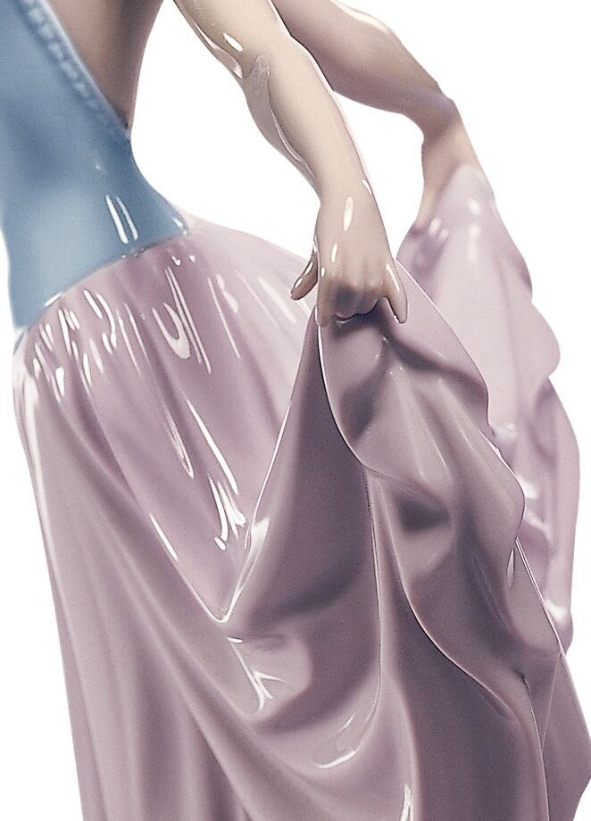 Статуэтка "Танцовщица на репетиции" Lladro