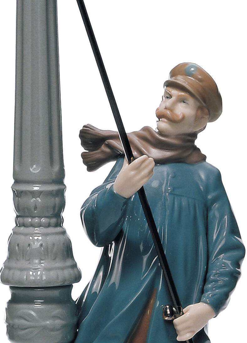 Статуэтка "Фонарщик" Lladro