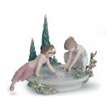 Статуэтка "Лепестки на воде" Lladro