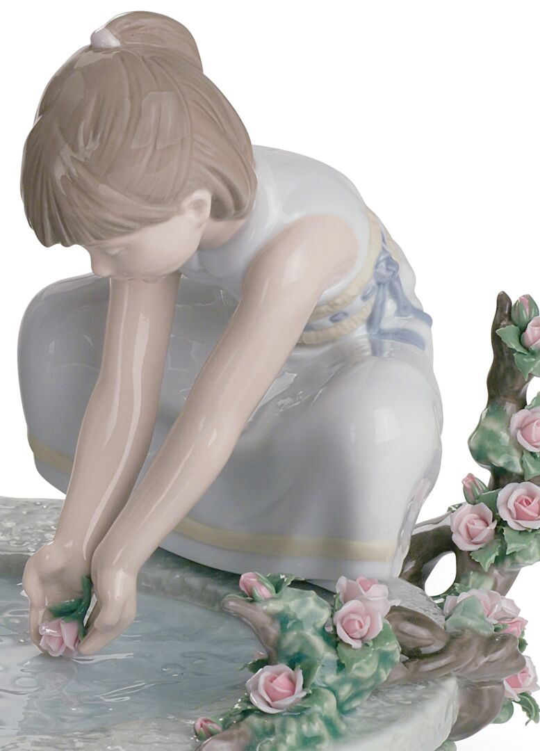 Статуэтка "Лепестки на воде" Lladro