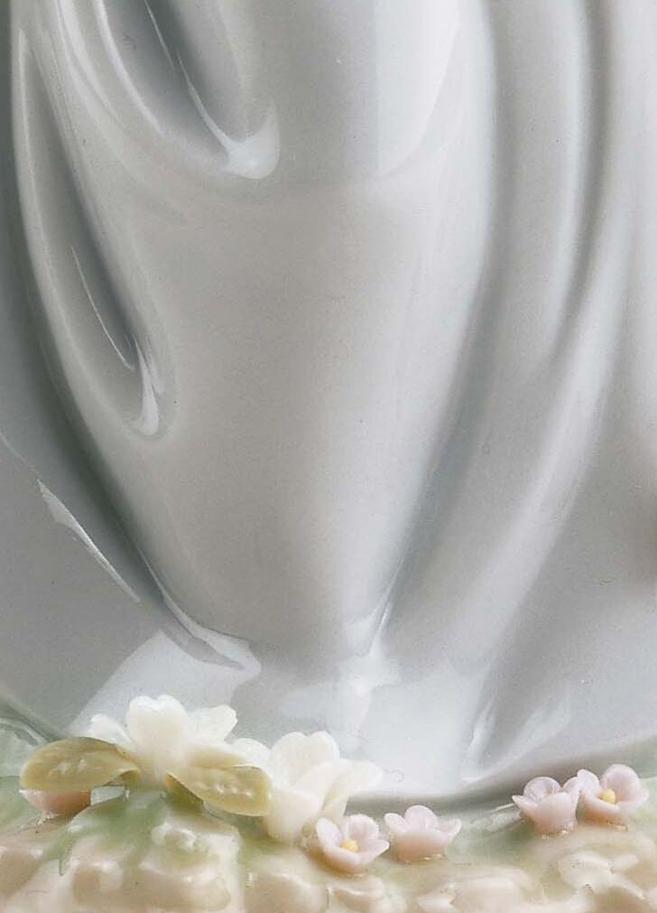 Статуэтка "Подружка мотыльков" Lladro