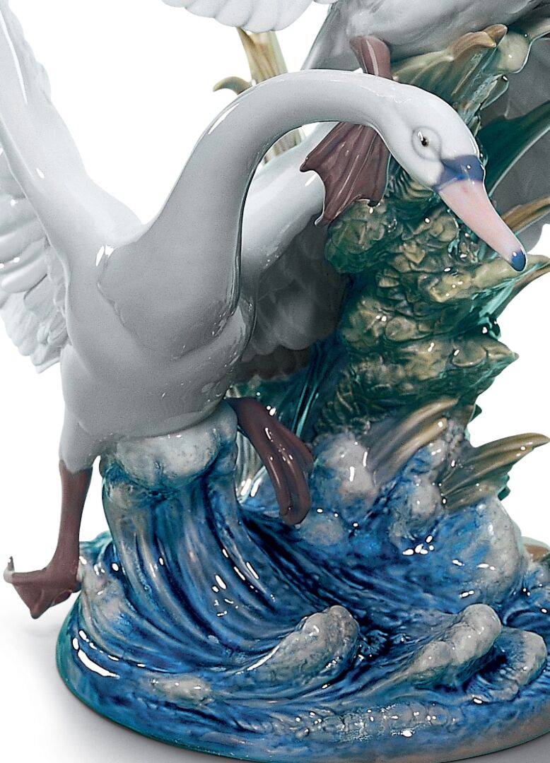 Статуэтка "Лебеди взлетают" Lladro