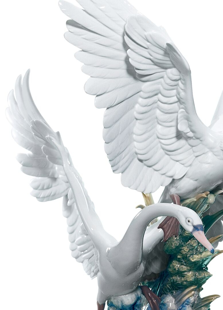 Статуэтка "Лебеди взлетают" Lladro