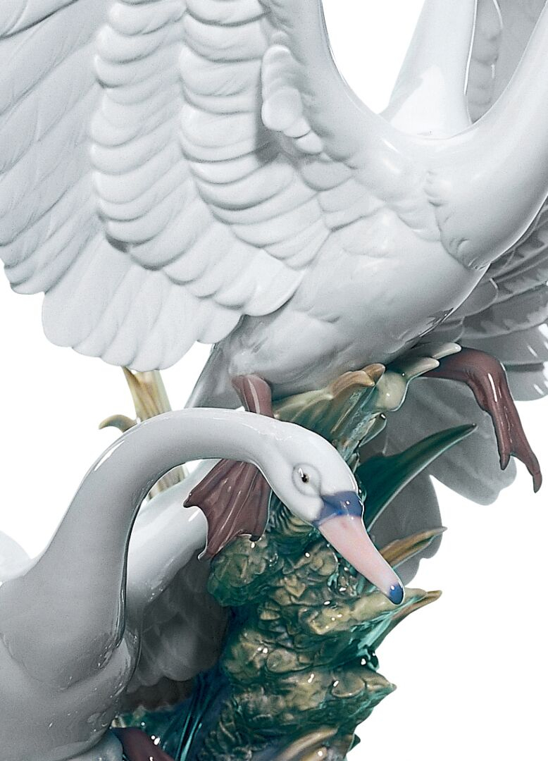 Статуэтка "Лебеди взлетают" Lladro