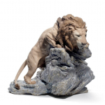 Статуэтка "Притаившийся лев" Lladro