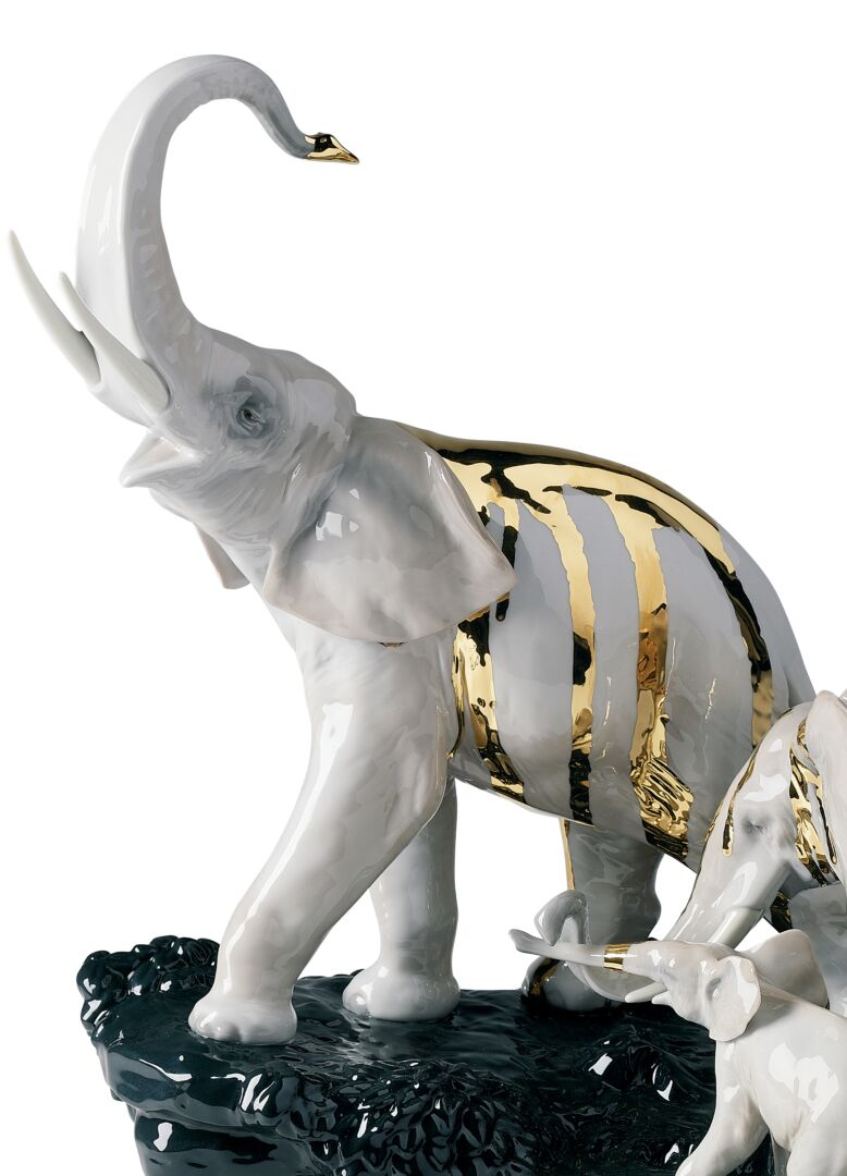 Статуэтка "Торжество-идущие слоны" Lladro