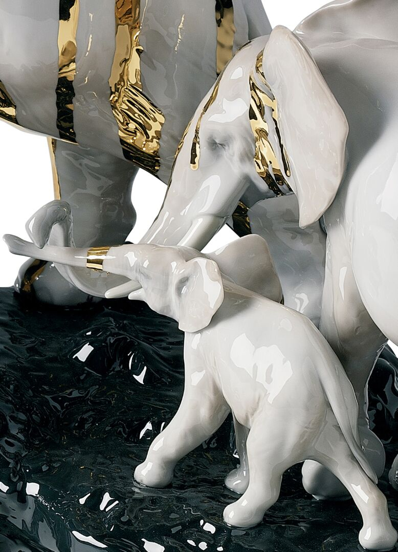 Статуэтка "Торжество-идущие слоны" Lladro