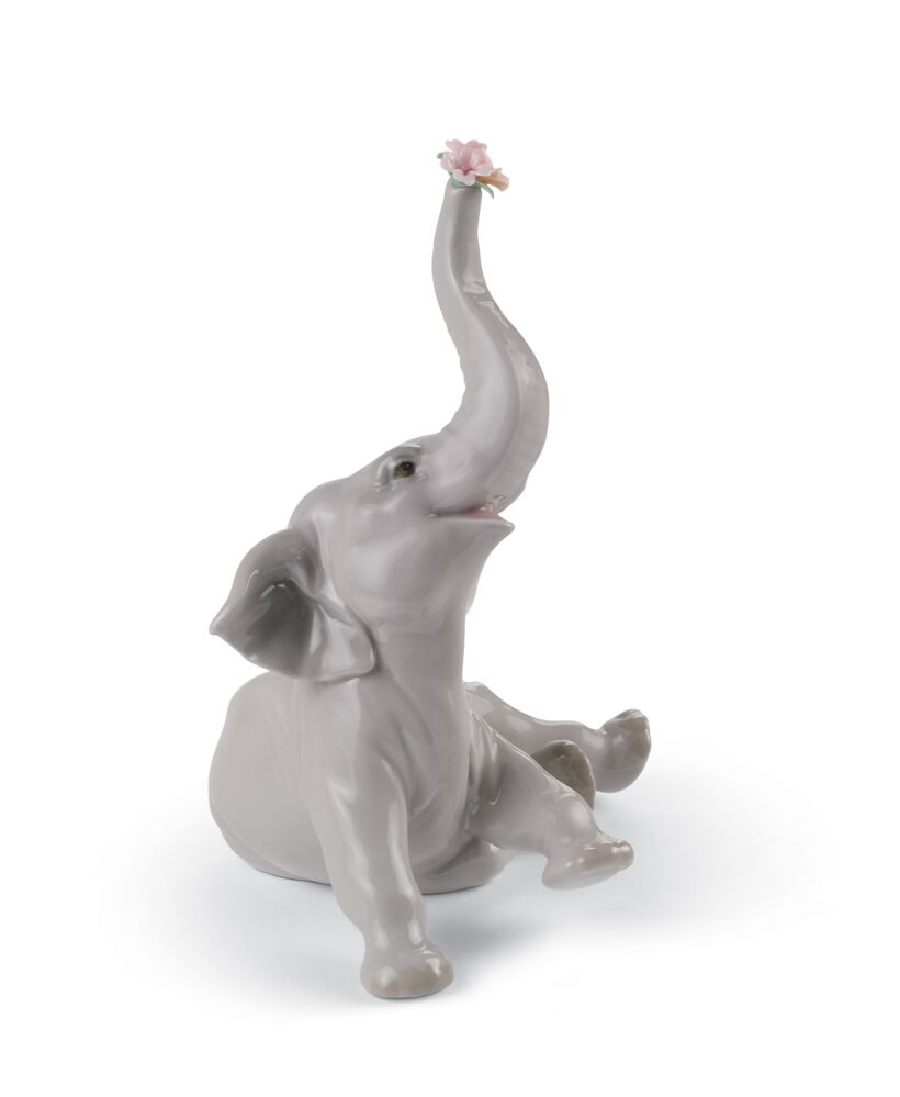 Статуэтка "Слоненок с розовым цветком" Lladro