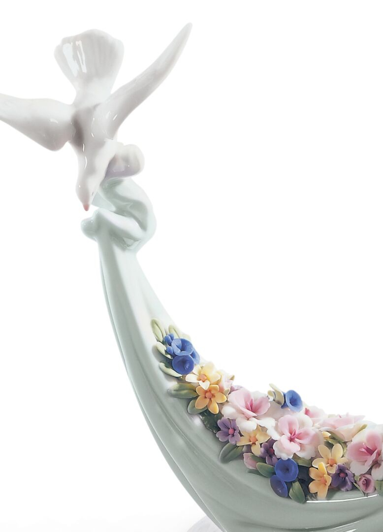 Статуэтка "Лепестки мира" Lladro