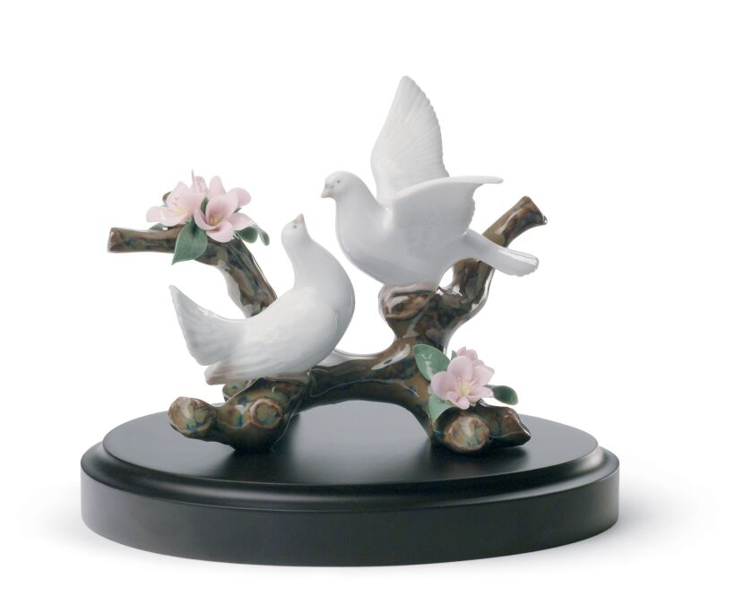 Статуэтка "Голуби на вишневой ветви" Lladro
