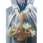 Статуэтка "Первые цветы" Lladro