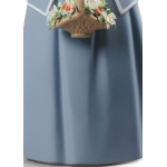 Статуэтка "Первые цветы" Lladro