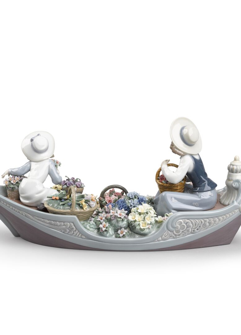 Статуэтка "Цветочницы в лодке" Lladro