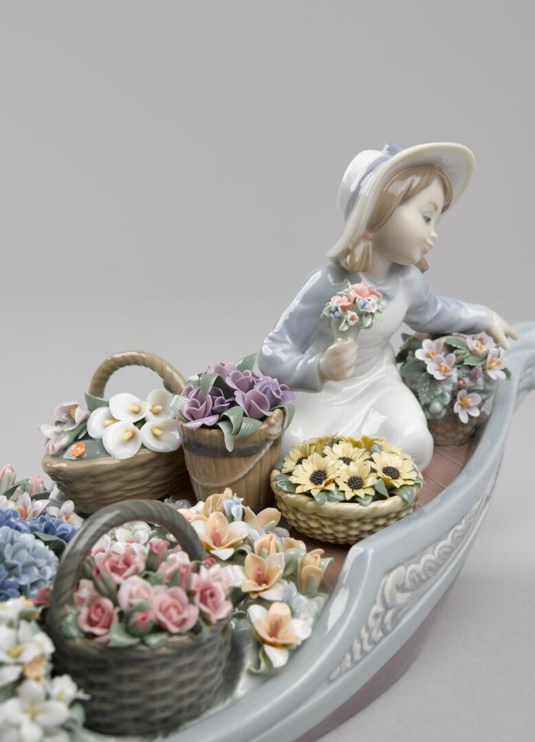 Статуэтка "Цветочницы в лодке" Lladro
