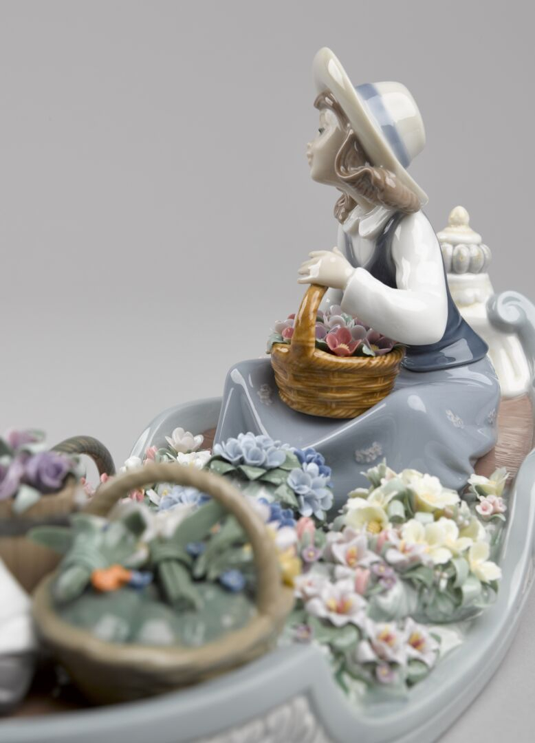 Статуэтка "Цветочницы в лодке" Lladro