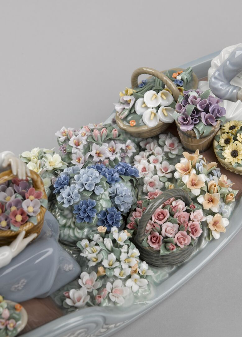 Статуэтка "Цветочницы в лодке" Lladro