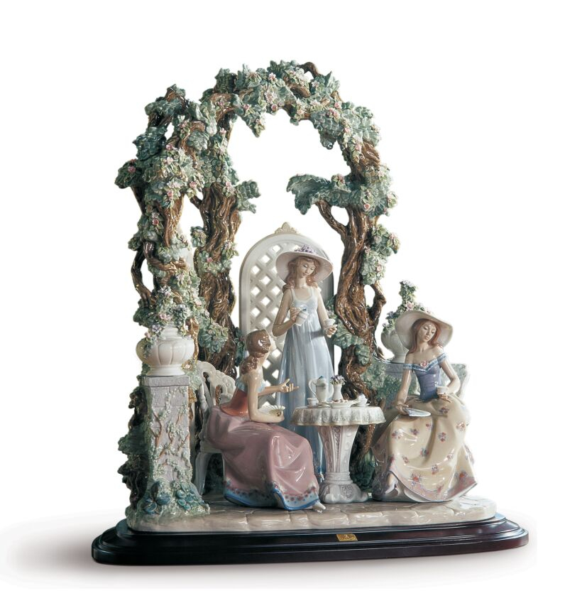 Статуэтка "Чаепитие в саду" Lladro