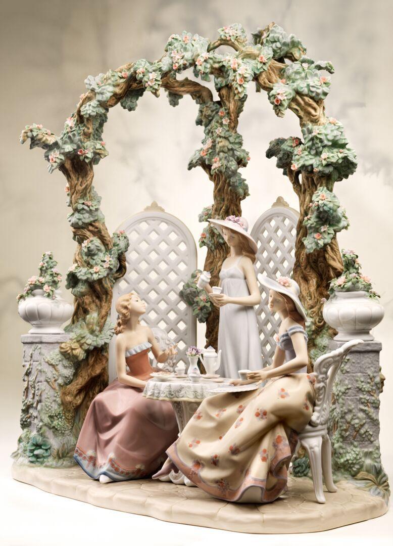 Статуэтка "Чаепитие в саду" Lladro