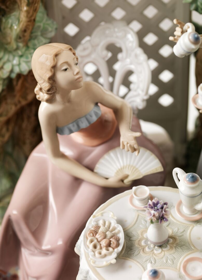Статуэтка "Чаепитие в саду" Lladro