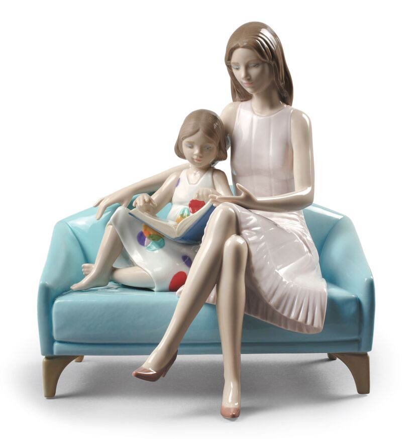 Статуэтка "Почитаем" Lladro