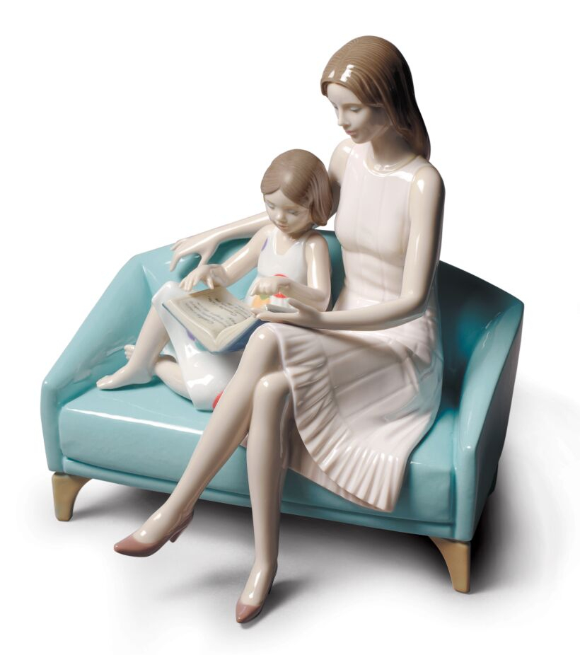 Статуэтка "Почитаем" Lladro